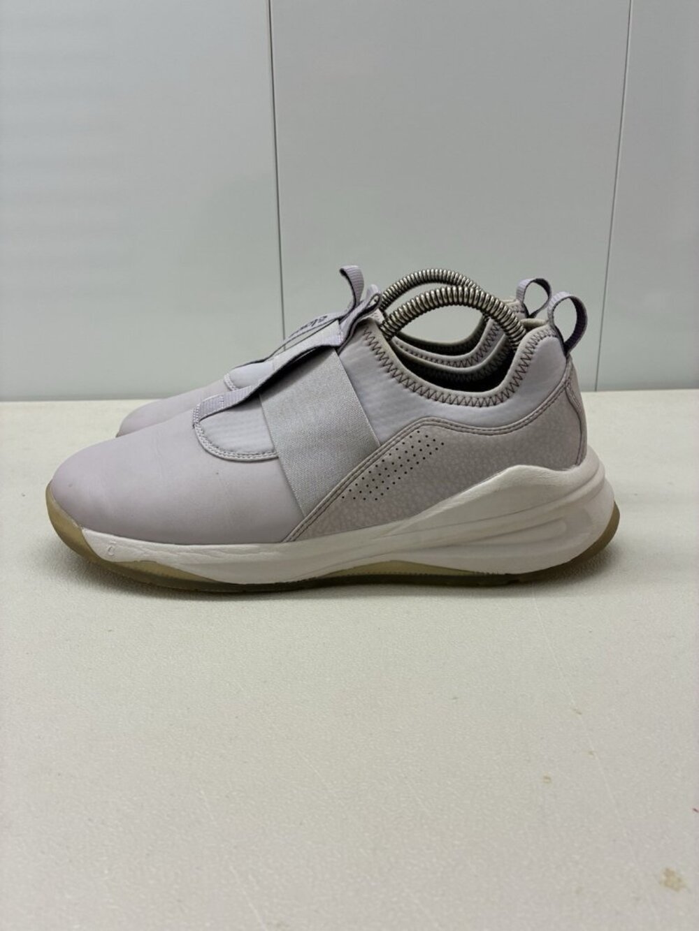 clove solo slip on nursing sneakers size 10
